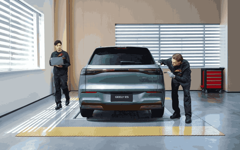 Samochód GEELY E5 w serwisie